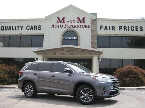 Used 2017 Toyota Highlander XLE AWD/4WD image 1