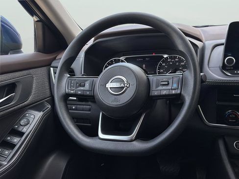 Used 2023 Nissan Rogue SV FWD image 19