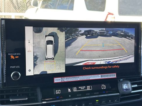 Used 2025 Toyota Sienna Platinum image 43