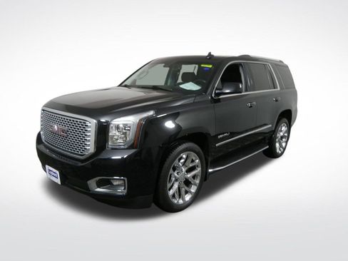 Used 2017 GMC Yukon Denali w/ Open Road Package AWD/4WD image 10