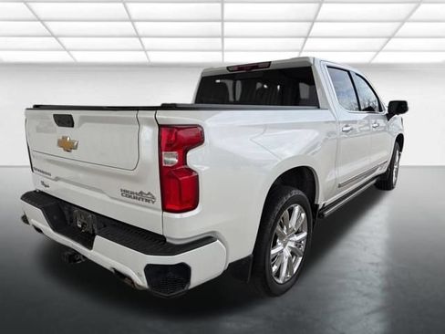 Used 2022 Chevrolet Silverado 1500 High Country w/ High Country Premium Package AWD/4WD image 2