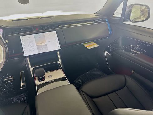 New 2025 Land Rover Range Rover Long Wheelbase SE image 23