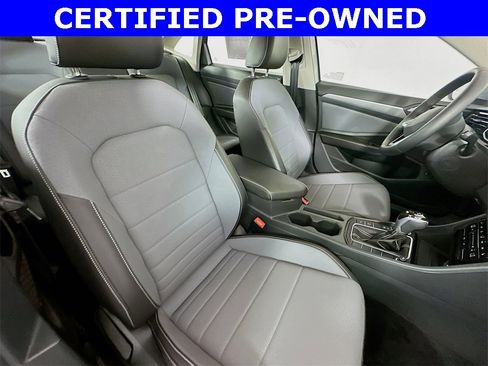Used 2025 Volkswagen Jetta SE image 27