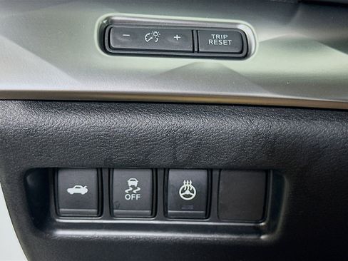 Used 2017 Nissan Maxima SR FWD image 17