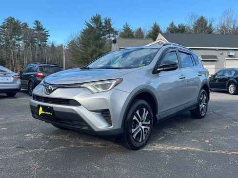 Used 2016 Toyota RAV4 LE image 9