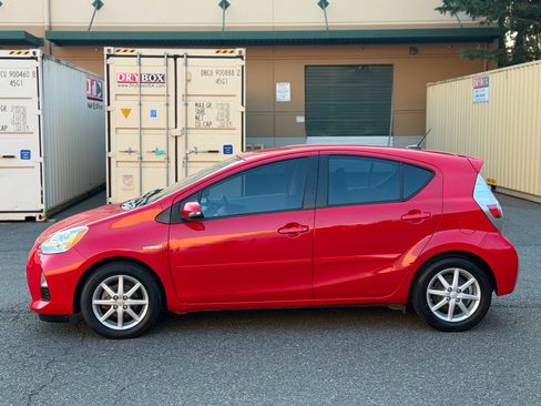 Used 2014 Toyota Prius C Three FWD image 3