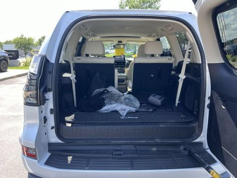 Used 2023 Lexus GX 460 Premium w/ Accessory Package AWD/4WD image 22