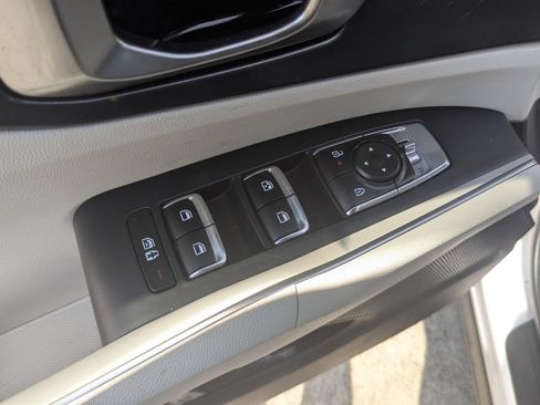 Used 2024 Kia Sorento S w/ Panoramic Sunroof Package FWD image 12