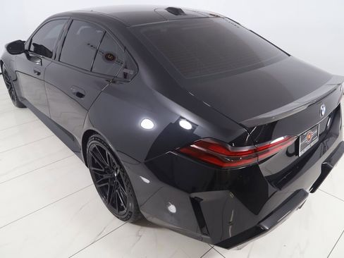 Used 2025 BMW M5 w/ Executive Package image 39