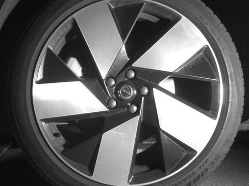 Used 2023 Volvo XC40 Recharge Ultimate w/ Protection Package Premier image 9