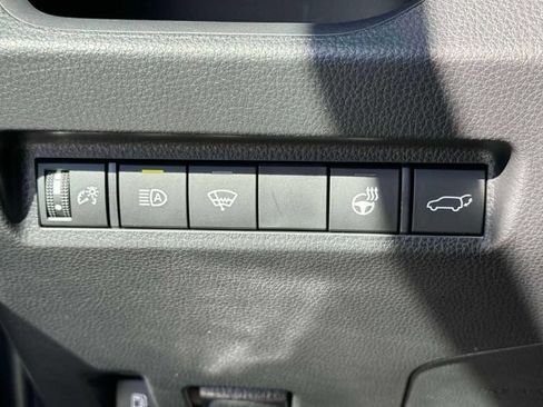 Used 2022 Toyota RAV4 SE w/ Weather & Moonroof Package AWD/4WD image 21