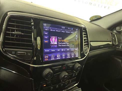 Used 2019 Jeep Grand Cherokee Overland AWD/4WD image 20