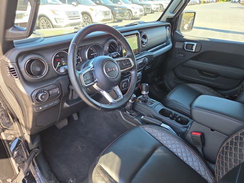 Used 2021 Jeep Wrangler Unlimited Sahara AWD/4WD image 16