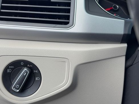 Used 2018 Volkswagen Atlas SE image 29