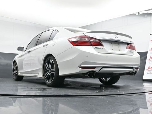 Used 2016 Honda Accord Touring image 21