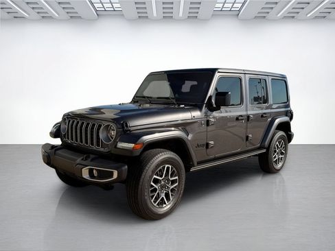 Used 2025 Jeep Wrangler Unlimited Sahara AWD/4WD image 10