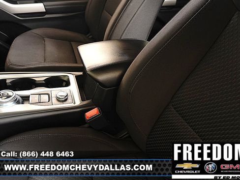 Used 2023 Ford Explorer XLT AWD/4WD image 30