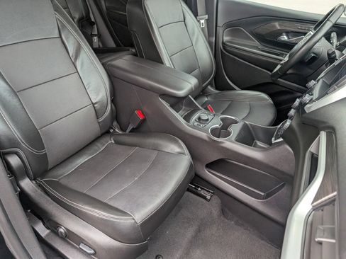 Certified 2024 GMC Terrain SLT image 12