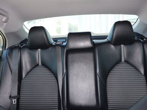 Used 2023 Toyota Camry SE FWD image 11
