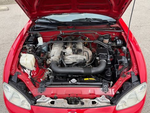 Used 2001 MAZDA MX-5 Miata RWD image 10