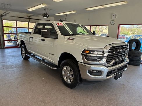 Certified 2025 RAM 2500 Big Horn AWD/4WD image 1