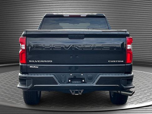 Used 2020 Chevrolet Silverado 1500 Custom w/ Custom Value Package image 5