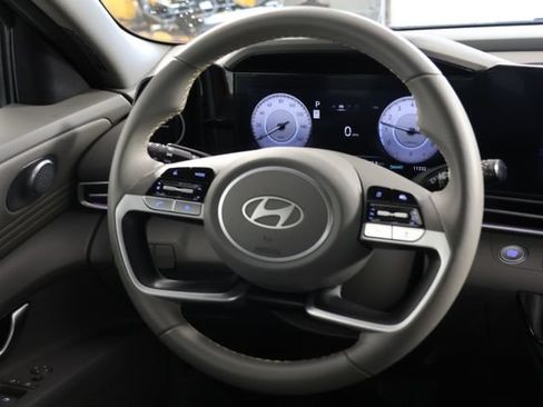 Used 2025 Hyundai Elantra SEL FWD image 10