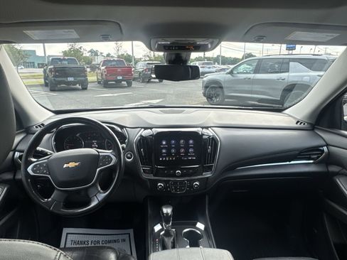 Used 2021 Chevrolet Traverse LT w/ LT Premium Package image 21