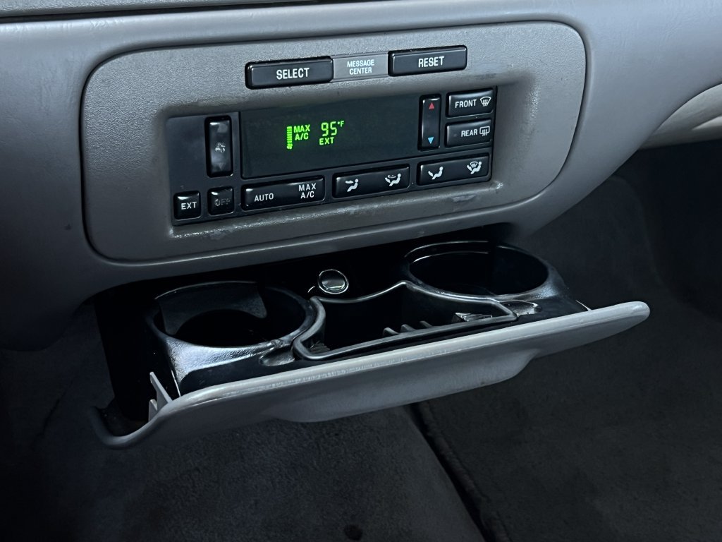 Used 1999 Lincoln Town Car Executive RWD image 30