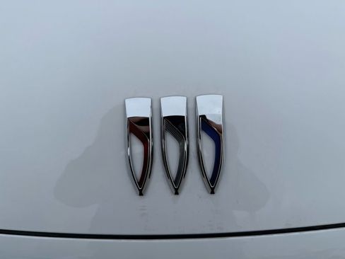 Used 2025 Buick Enclave Sport Touring image 19