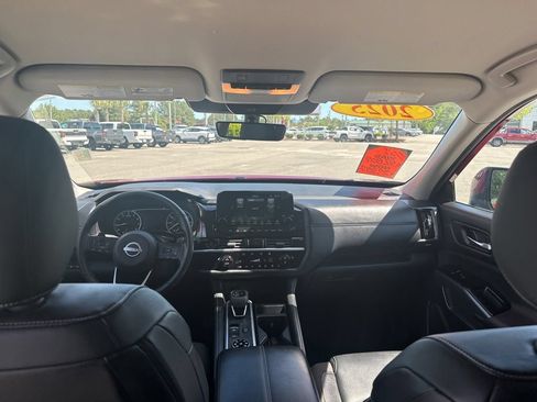 Certified 2025 Nissan Pathfinder SL AWD/4WD image 23