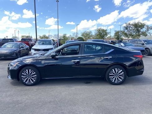Used 2025 Nissan Altima 2.5 SV FWD image 4