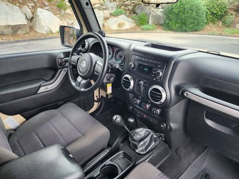 Used 2011 Jeep Wrangler Sahara w/ Dual Top Group AWD/4WD image 9