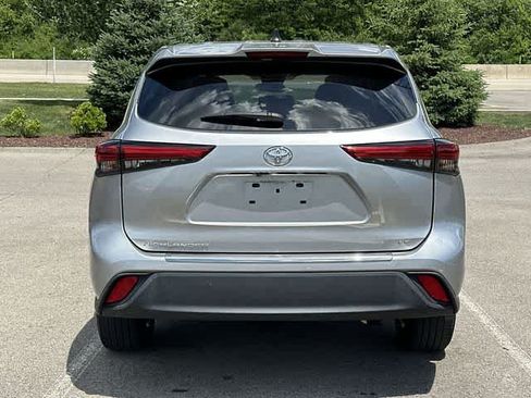 Used 2023 Toyota Highlander LE w/ Protection Package #3 (TMS) FWD image 4