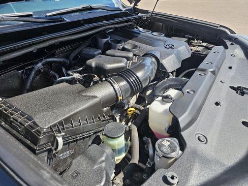 Used 2018 Toyota 4Runner SR5 AWD/4WD image 55