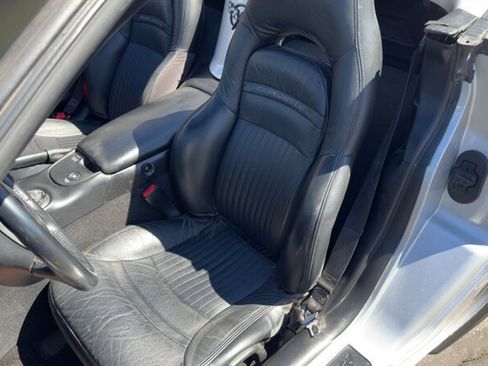 Used 2001 Chevrolet Corvette Convertible w/ Preferred Equipment Group2 RWD image 18
