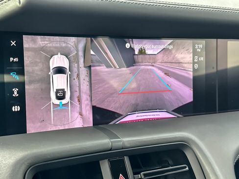 Used 2022 Porsche Taycan image 19