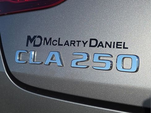 Used 2021 Mercedes-Benz CLA 250 4MATIC image 9