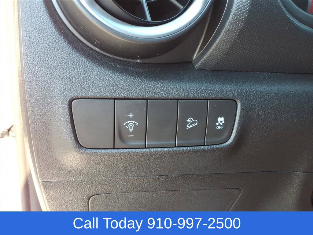 Used 2023 Hyundai Kona SEL AWD/4WD image 13