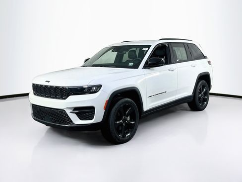 Used 2023 Jeep Grand Cherokee Altitude AWD/4WD image 1