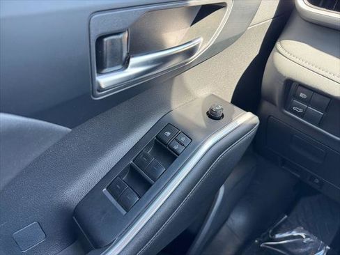 Certified 2024 Toyota Highlander XLE AWD/4WD image 11