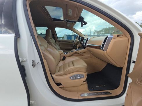 Used 2011 Porsche Cayenne Turbo AWD/4WD image 52