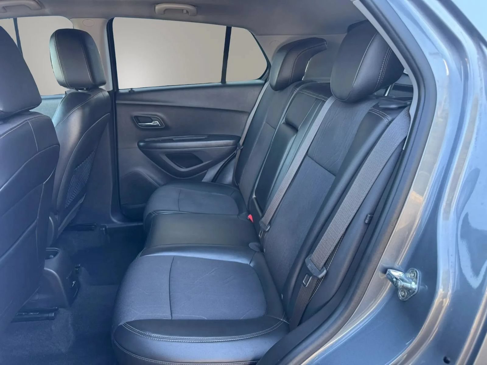 Used 2019 Chevrolet Trax LT w/ LT Convenience Package AWD/4WD image 23