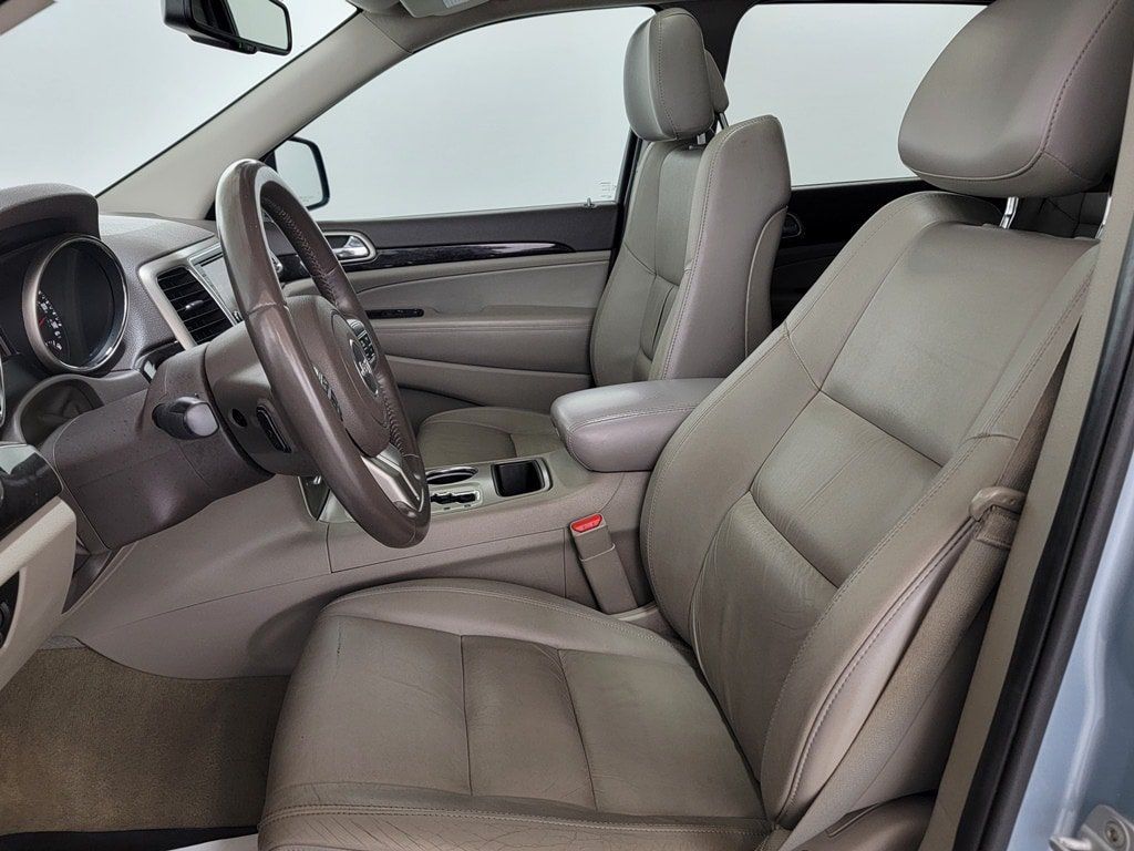 Used 2013 Jeep Grand Cherokee Laredo AWD/4WD image 14