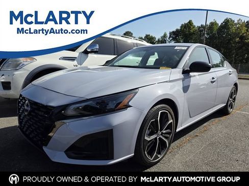 Used 2025 Nissan Altima 2.5 SR FWD image 1