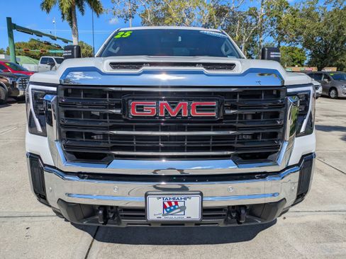 Used 2025 GMC Sierra 2500 Pro w/ 1SA Pro Safety Plus Package AWD/4WD image 18