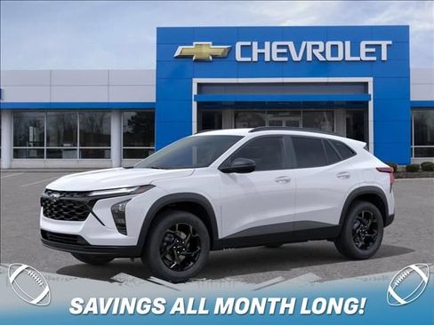 New 2026 Chevrolet Trax LT w/ Driver Confidence Package FWD image 2