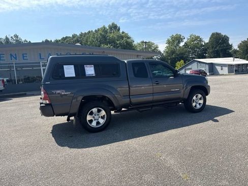 Used 2013 Toyota Tacoma 4x4 Access Cab V6 w/ TRD Sport Pkg image 18
