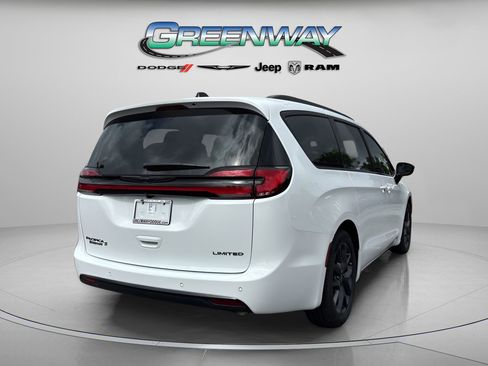 New 2026 Chrysler Pacifica Limited w/ S Appearance Package image 4
