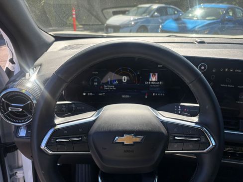 Used 2025 Chevrolet Equinox LT image 29